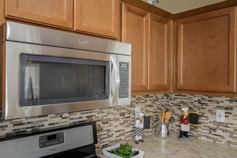 Bradford-BD-07-Whirlpool-microwave