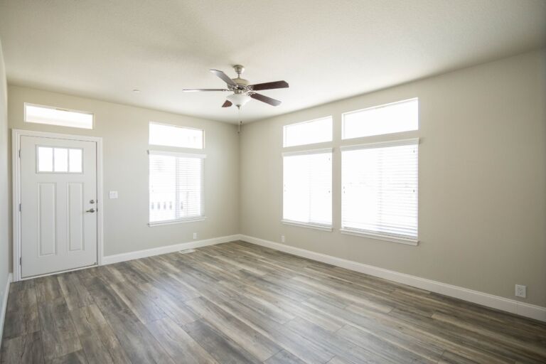 Bradford BD 43 living room 4